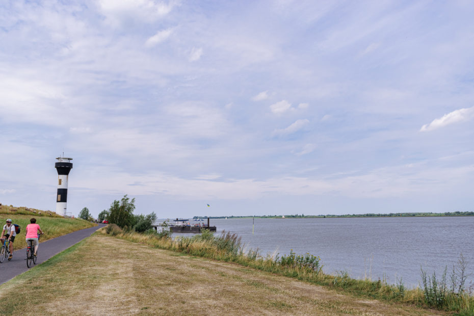 Die Kaffeeklappe auf der Elbe in Twielenfleth
